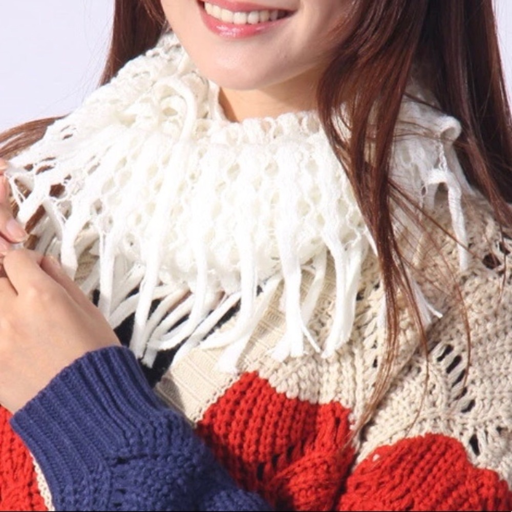 FRINGE SCARF - Picture 3 of 3